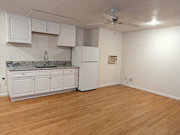 4th image of 6653 Glen Hollow Ct #B