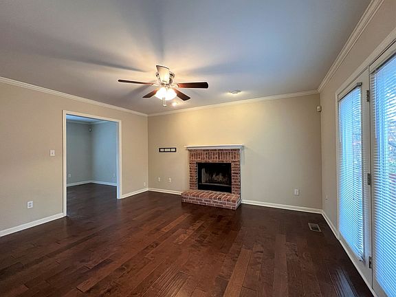 5th image of 2811 Dee Peppers Dr