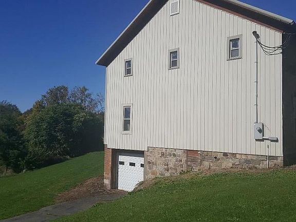 3rd image of 1635 N Main St