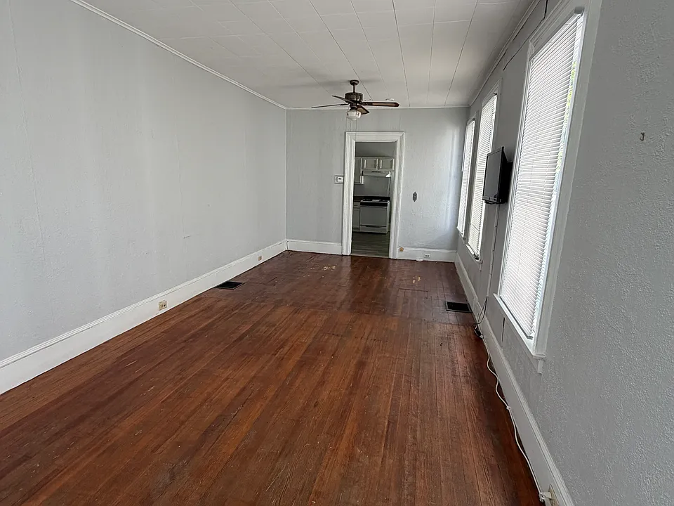 135 W Seneca St
