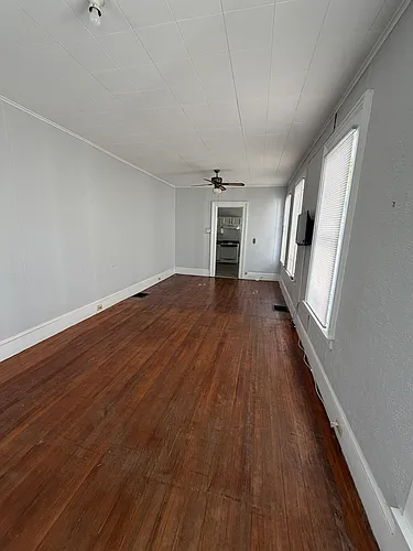 135 W Seneca St Photo 1