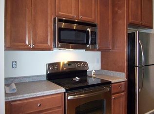 61 Park Dr APT 17, Boston, MA 02215