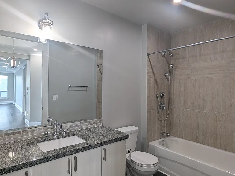 121 King St W — Photo 109