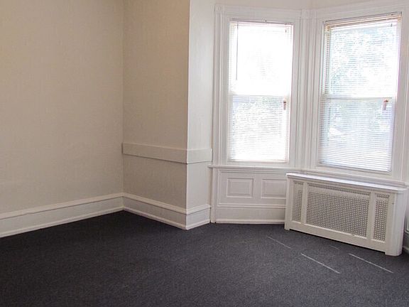 5th image of 5029 Cedar Ave #2F