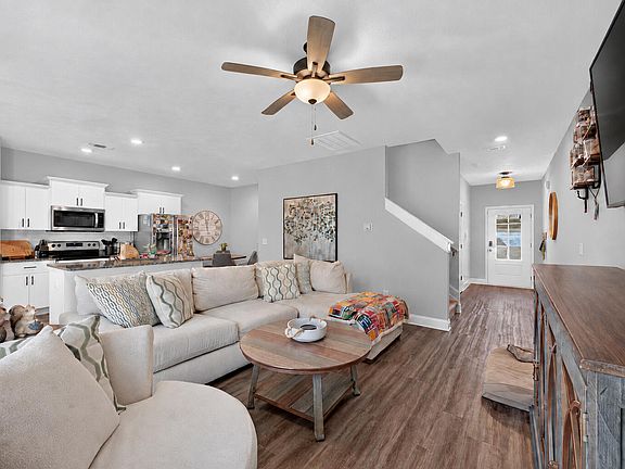 3rd image of 246 Bay Meadows Dr