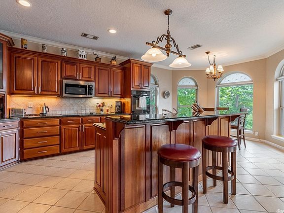 4th image of 200 Houston Dr