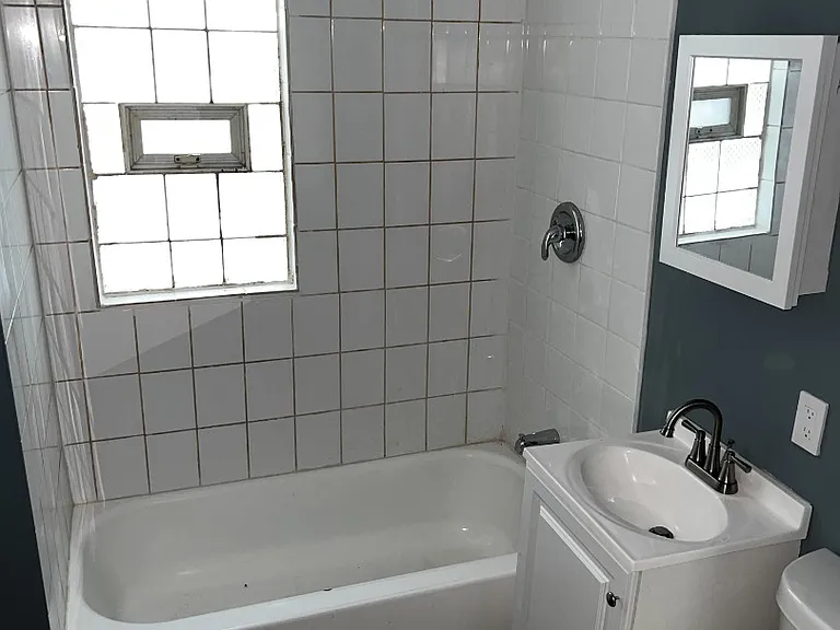 8444 S Escanaba Ave #1 — Photo 6