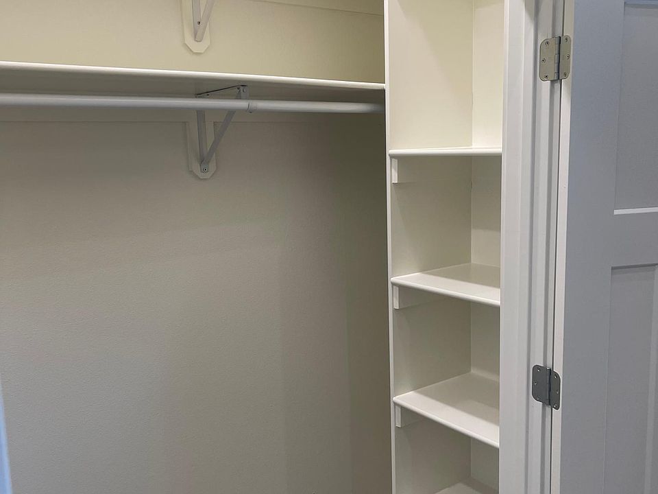 1st image of 1425 N Oakland Ave #101