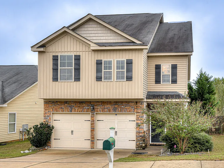 805 Erika Ln — Photo 1
