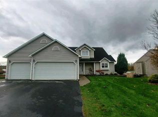 2205 Cornflower Way S, East Syracuse, NY 13057