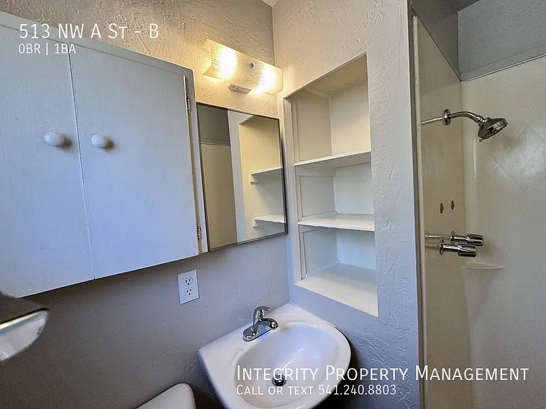 513 NW A St #B — Photo 8
