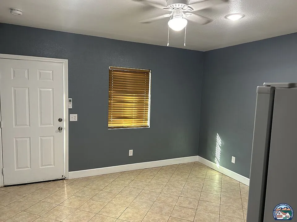 1 bed, 1.0 bath, 300 sqft, $900 — Photo 3