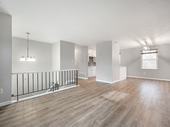 3rd image of 8 Woodmont Ct