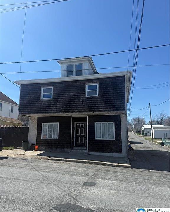 1st image of 214 N Oak St Unit 2