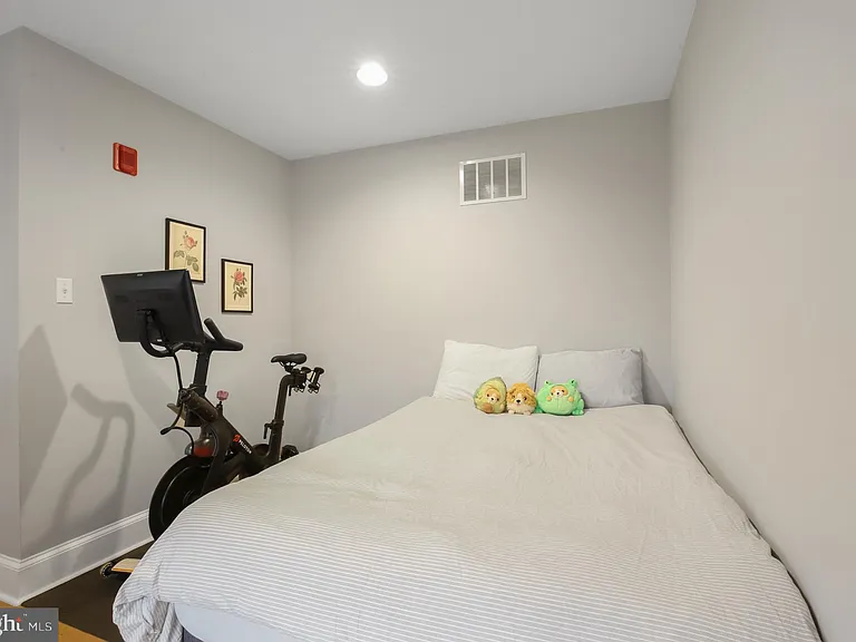 1712 Green St #4 — Photo 15