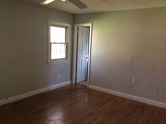 4th image of 2460 Camino Real S