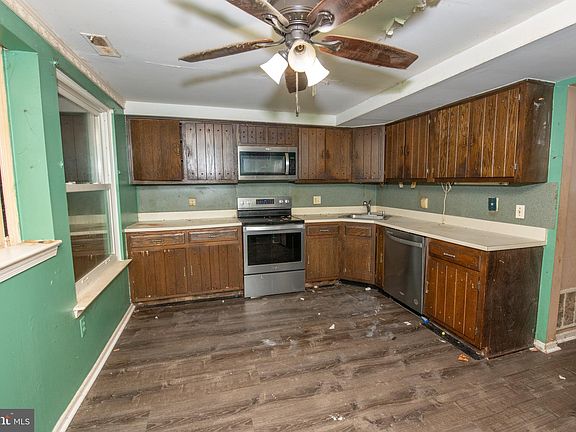 2nd image of 571 Fernwood Ln