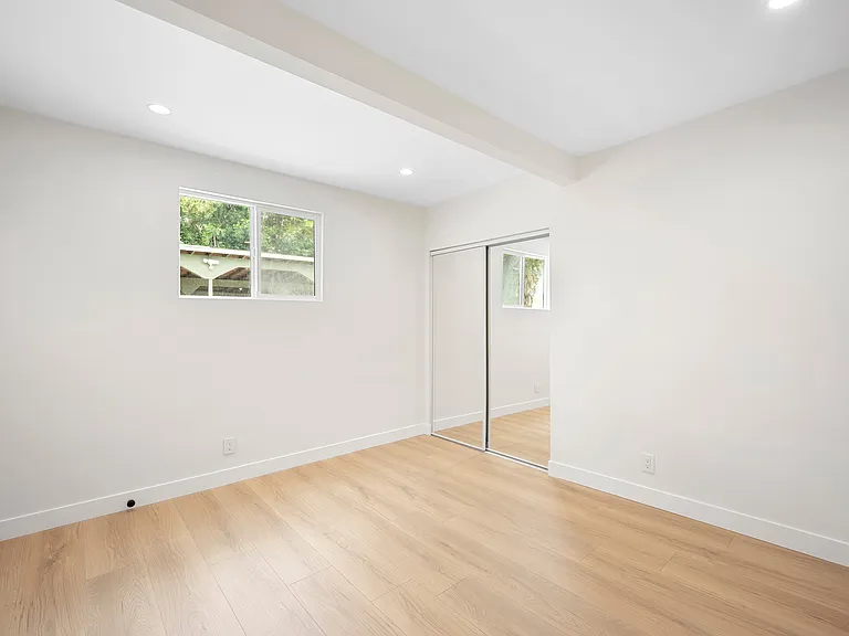 2519 Manhattan Ave — Photo 11