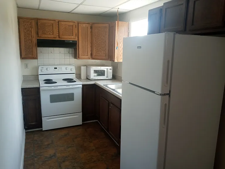 390 S Wagon Wheel Dr #B — Photo 6