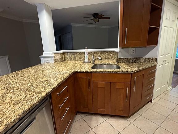 3rd image of 296 Canterbury Rd APT C