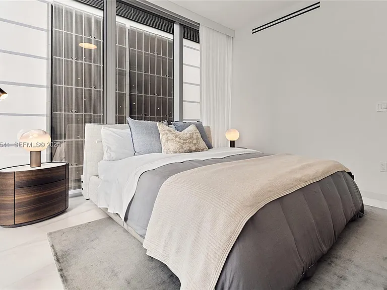 300 S Biscayne Blvd #1404W — Photo 14