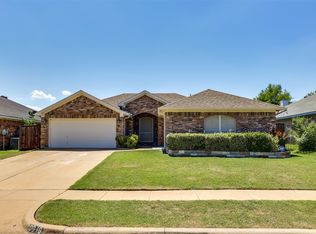 6918 Misty Meadow Ln, Arlington, TX 76002