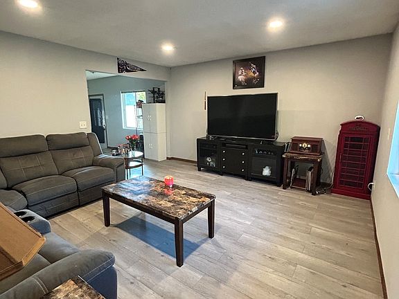 Spacious and bright living room!