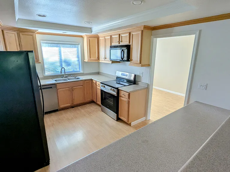 7001 Oakmont Dr — Photo 3