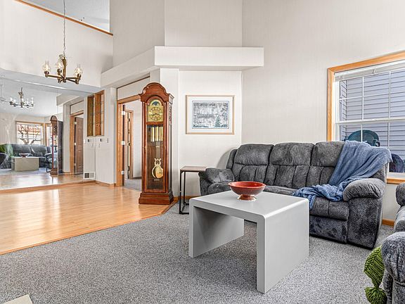 5th image of 547 Old Steine Cir