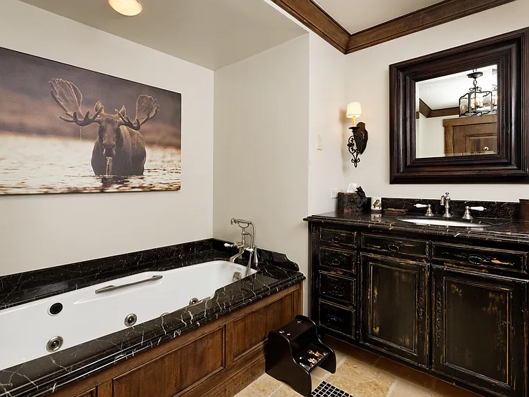 565 N Starwood Dr — Photo 23