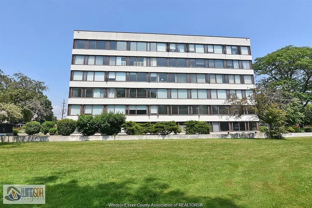 2 bed, 1.5 bath, 1062 sqft, $1,950 — Photo 2