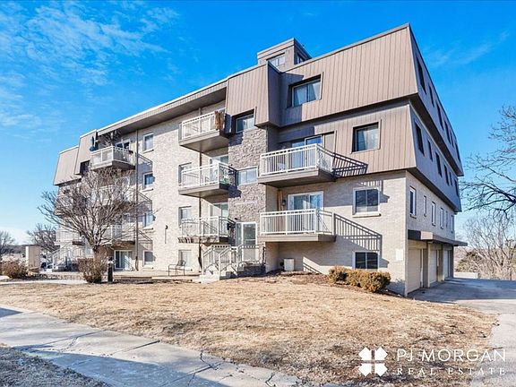 3rd image of 810 N 107th Ave APT 202