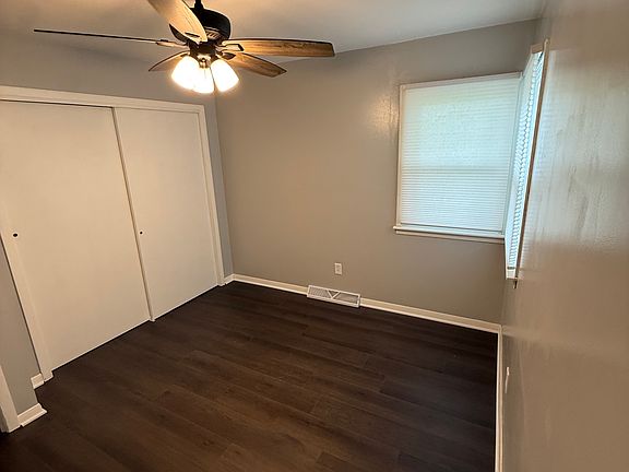 5th image of 220 E North St
