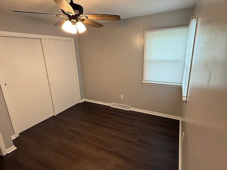 220 E North St — Photo 5