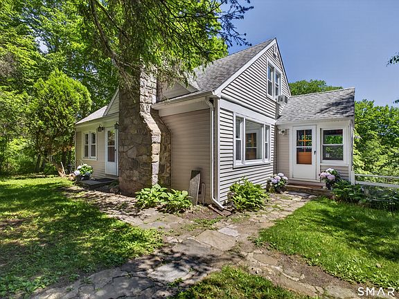 2nd image of 84 Squash Hollow Road