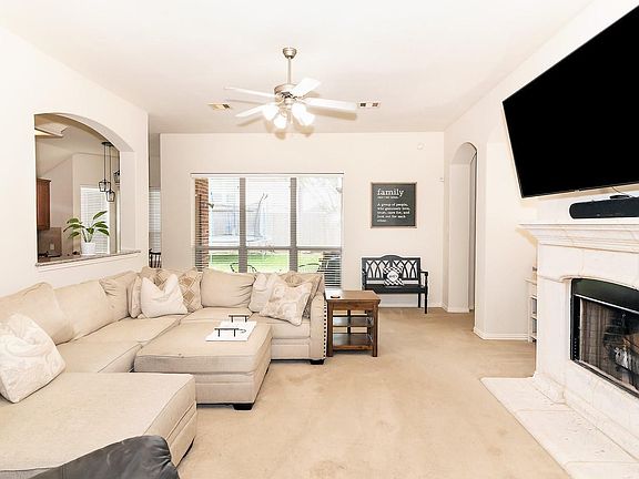 4th image of 2110 Canyon Lake Dr