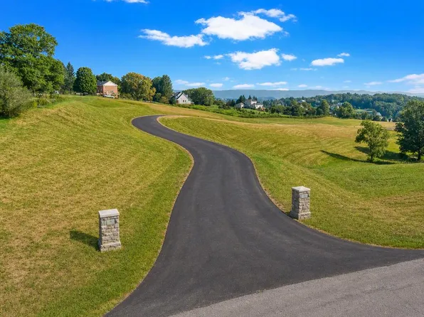 1099 Regal Dr, Blacksburg, VA 24060