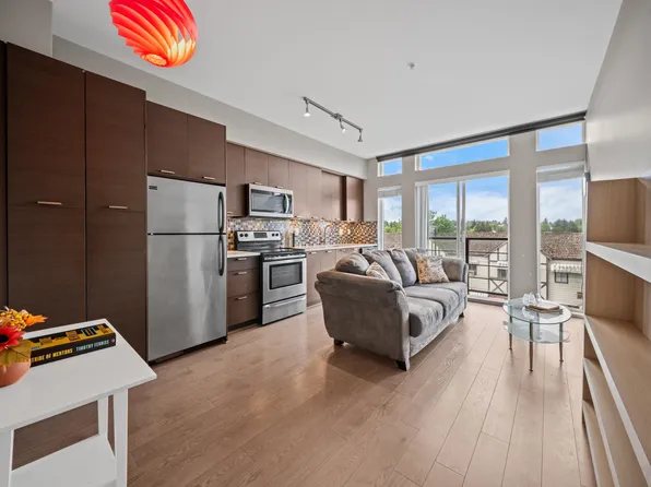 4372 Fraser St #301, Vancouver, BC V5V 4G3