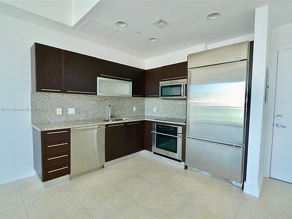 5th image of 951 Brickell Ave #5008