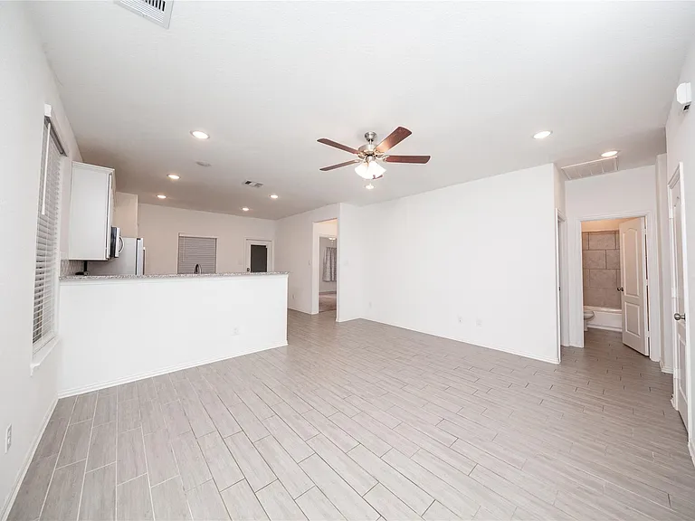 31206 Whitfield Ct — Photo 8