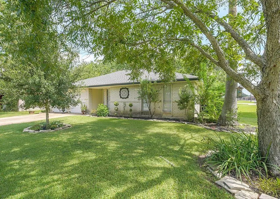 207 Brigadoon Ln
