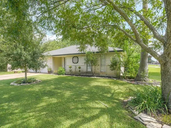 207 Brigadoon Ln, Friendswood, TX 77546