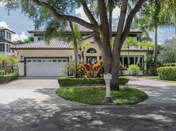 8198 NW 162nd St, Miami Lakes, FL 33016