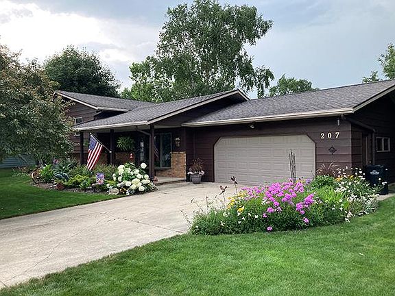 2nd image of 207 N 16th Dr