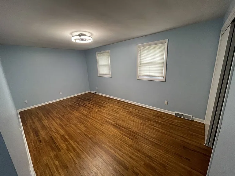 11 W Summerset Ln #R — Photo 6