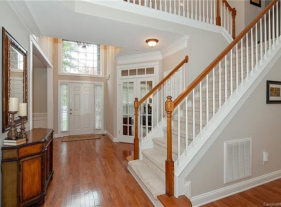 3rd image of 8600 Gresham Dr