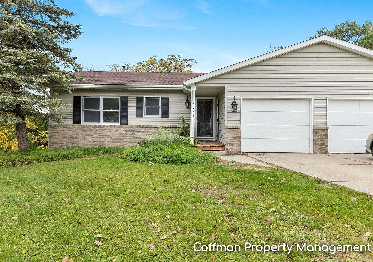 4431 - 4433 Hillrise Ct NE — Photo 1