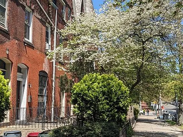 322 S 42nd St, Philadelphia, PA 19104