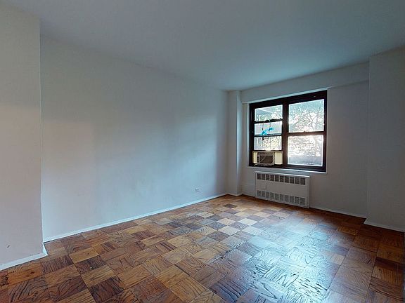 5th image of 385 Grand St APT L106
