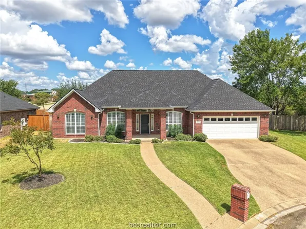 4911 Park Hampton Dr, Bryan, TX 77802